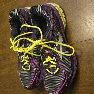 Women’s Brooks Running Shoes Size 10M